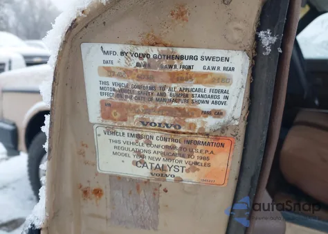 1985 Volvo 244 Dl/Gl z USA, uszkodzony, nr VIN YV1AX8846F3135314